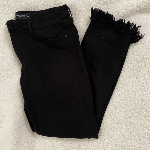 black frayed hem jeans